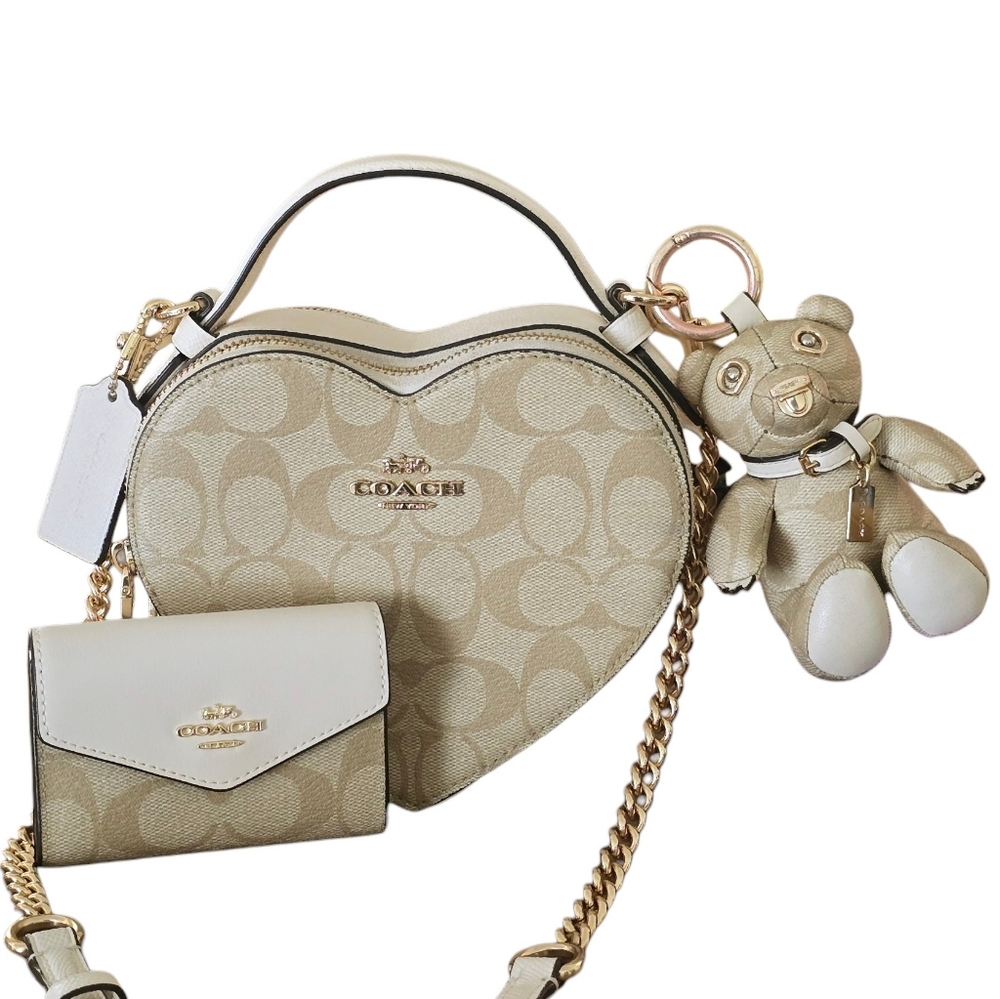 🤍 COACH Heart Crossbody ~ Wallet & Bear Charm Signature C Light Khaki & Chalk